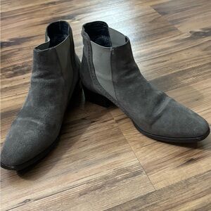 Aquatalia Women's Gray Suede Ankle Boots